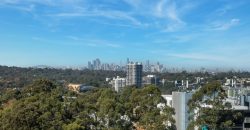 Urban Oasis with City Views: Modern Apartment with Study Room and Amenities