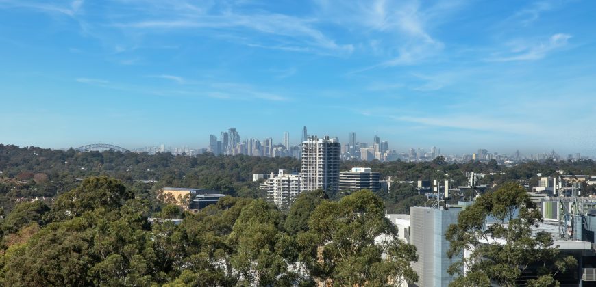 Urban Oasis with City Views: Modern Apartment with Study Room and Amenities