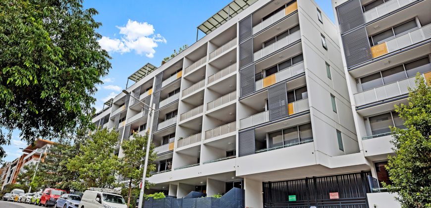 Meriton Ground Floor Apartment with Courtyard and Dual Access