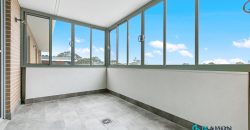 Top Floor Spacious 1 Bed Apartment with Sunroom