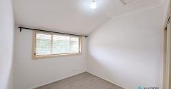 Immaculate Townhouse with Ducted A/C, 150m(approx) to ALDI