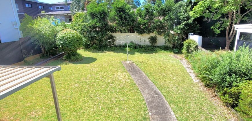 ***Deposit Taken on Frist Inspection***
5 Bedrooms House in Heart of West Ryde