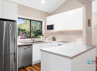 3 Bedroom +1 Bathroom + 2 Car space Family Cosy Villa !