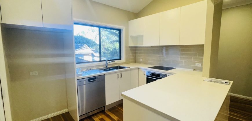 3 Bedroom +1 Bathroom + 2 Car space Family Cosy Villa !