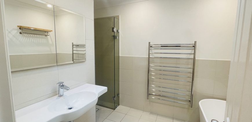 3 Bedroom +1 Bathroom + 2 Car space Family Cosy Villa !