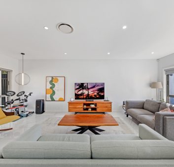 Quiet and Oversized Villa Home with Ermington Public Catchment