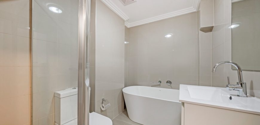 Sold By Alex Cheng & Sandy Shi from “Maison Bridge Property”