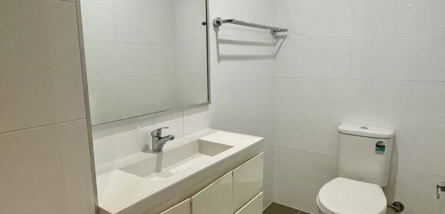 Spacious 3-Bedroom Apartment in Convenient Location of Homebush West