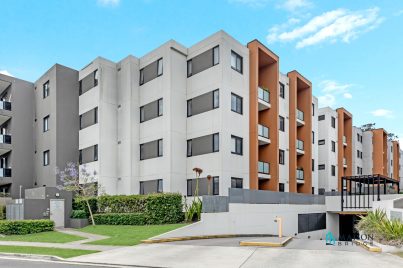North-Facing Corner Apartment, Large Windowed Study Room, With Courtyard