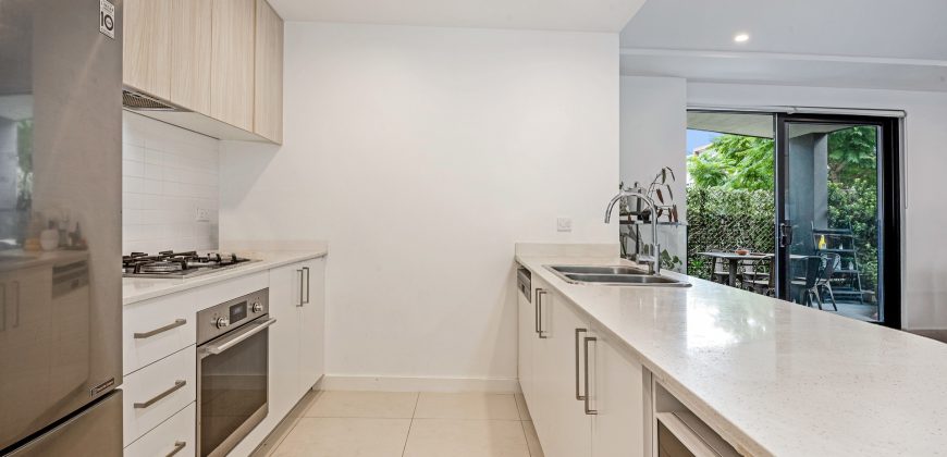 North-Facing Corner Apartment, Large Windowed Study Room, With Courtyard