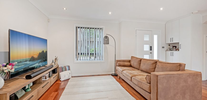 Boutique Townhouse Residence, Quiet and Convenient Position