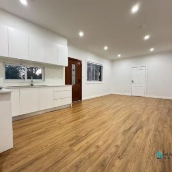 2-Bedroom Timber Floor Home at Convenient Location