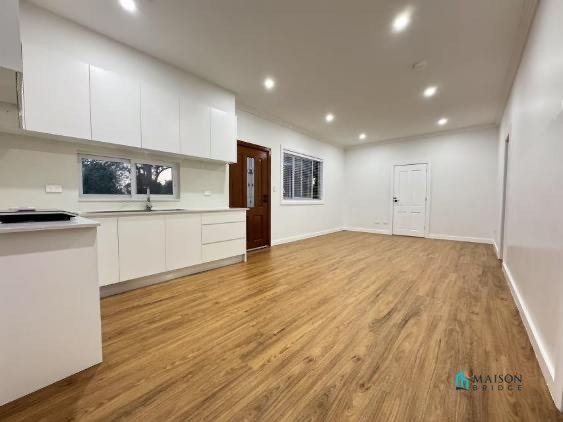 2-Bedroom Timber Floor Home at Convenient Location