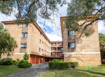 Double Brick with Garage, Central Eastwood Convenience