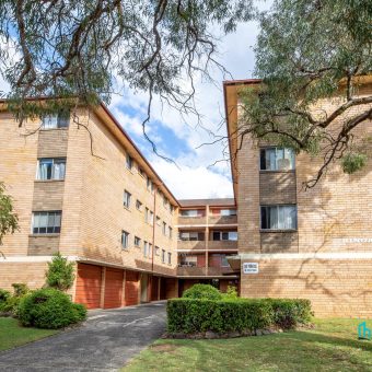 Double Brick with Garage, Central Eastwood Convenience