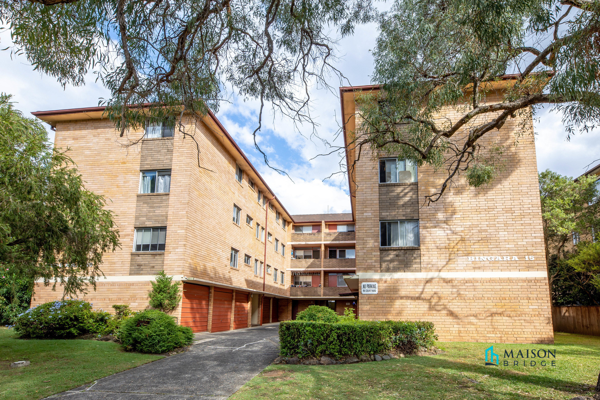 Double Brick with Garage, Central Eastwood Convenience
