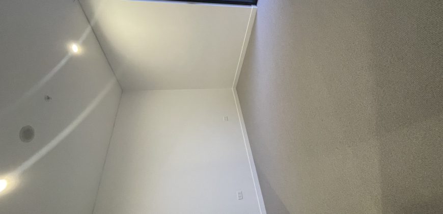 Luxury Brand-New 2-Bedroom Apartment In Prime Location