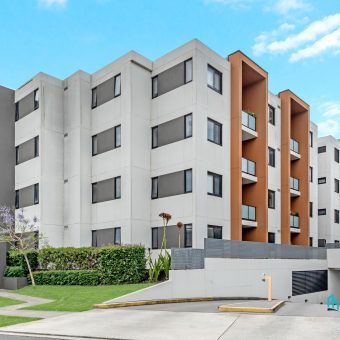North-Facing Corner Apartment, Large Windowed Study Room, With Courtyard