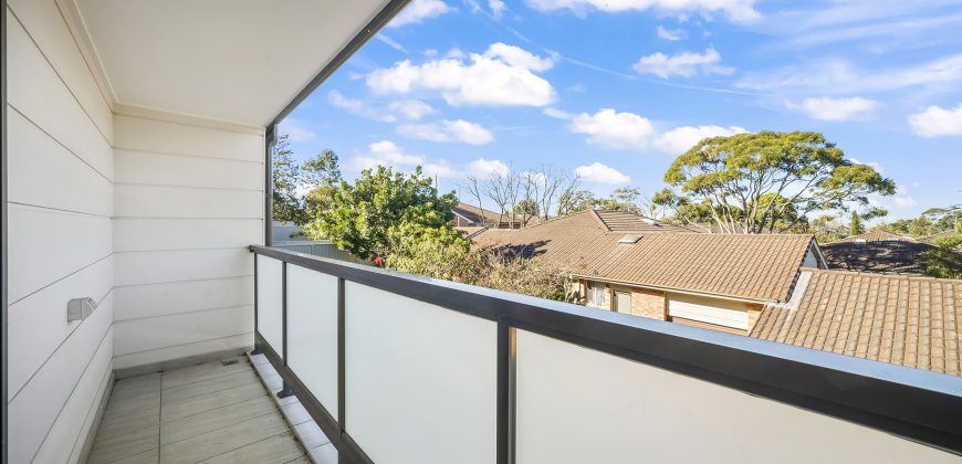Contemporary Elegance with Family Functionality in Prime Location