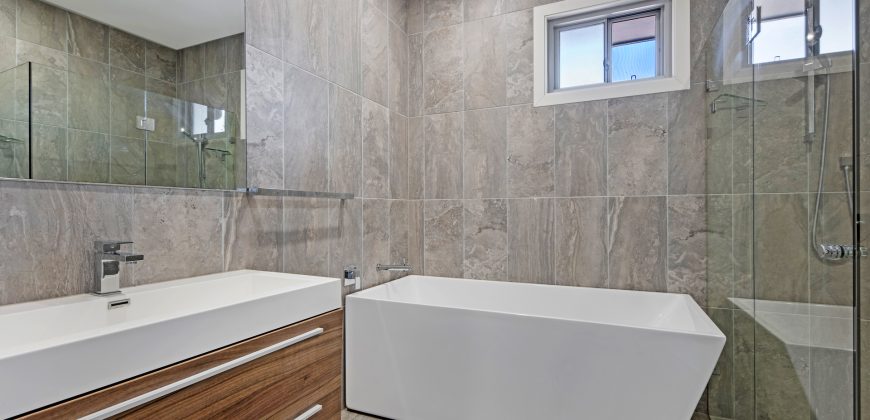 Luxury Duplex in Dundas