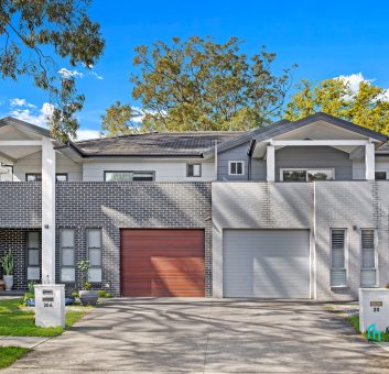 Luxury Duplex in Dundas