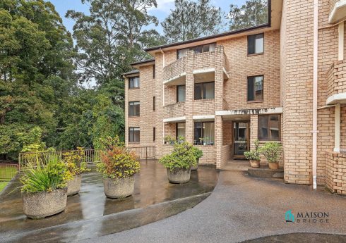 Quality Full Brick Unit in Prime Locale