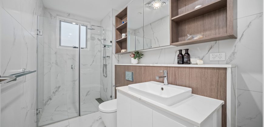 Modern North-Facing Duplex, Expansive Tri Level Design