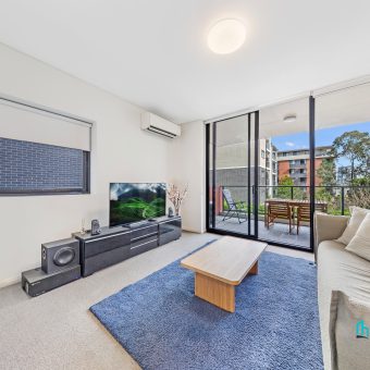 Modern Convenience, Quiet & Comfy Riverside Living