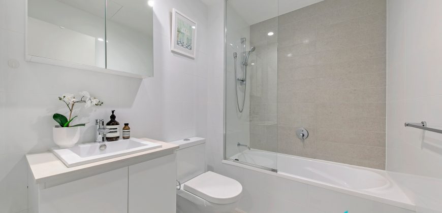 Spacious 2 Bedroom with Study Apartment at Convenient Location
