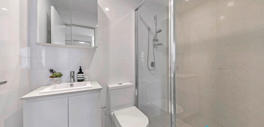 Spacious 2 Bedroom with Study Apartment at Convenient Location