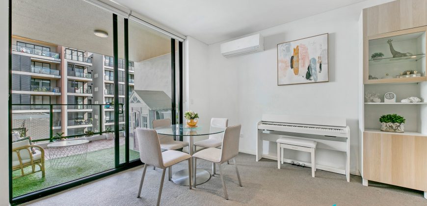 Spacious 2 Bedroom with Study Apartment at Convenient Location