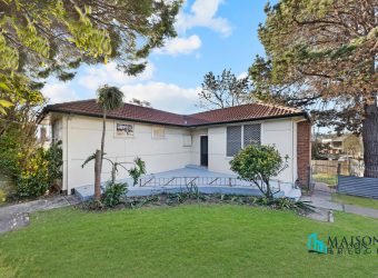 Beautiful Rustic 2 Bedroom house with plenty of space.  *The parking and Entrance is from Brothers st *