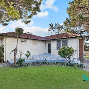 Beautiful Rustic 2 Bedroom house with plenty of space.  *The parking and Entrance is from Brothers st *
