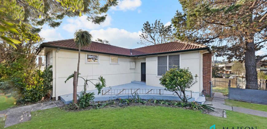 Beautiful Rustic 2 Bedroom house with plenty of space.  *The parking and Entrance is from Brothers st *