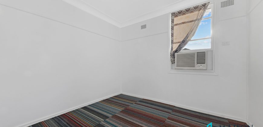 Beautiful Rustic 2 Bedroom house with plenty of space.  *The parking and Entrance is from Brothers st *