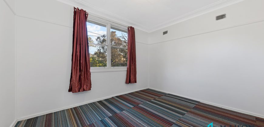 Beautiful Rustic 2 Bedroom house with plenty of space.  *The parking and Entrance is from Brothers st *