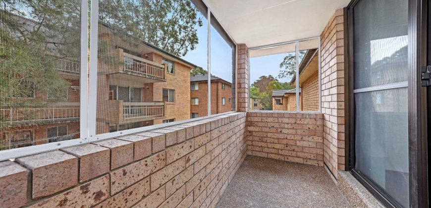 Quality Full Brick Unit in Prime Locale