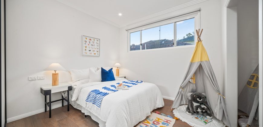 Modern North Facing Duplex, Double Brick & Concrete Slabs, Expansive Tri Level Design