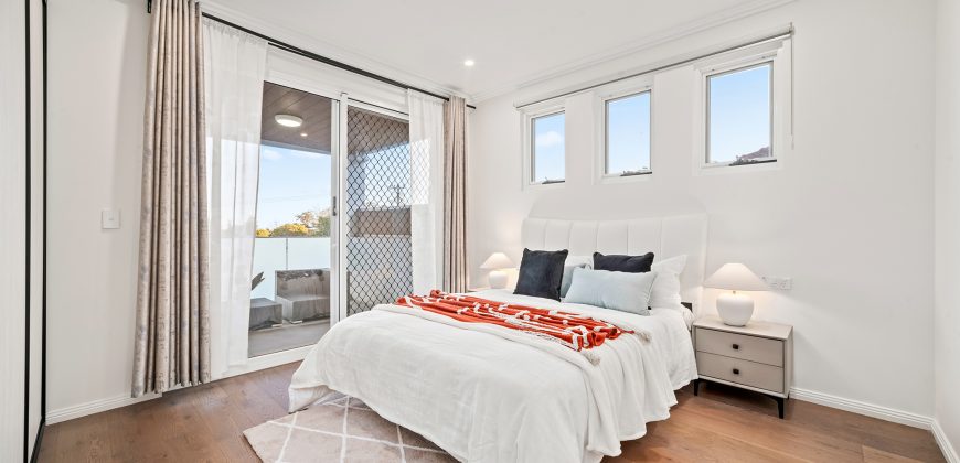Modern North Facing Duplex, Double Brick & Concrete Slabs, Expansive Tri Level Design