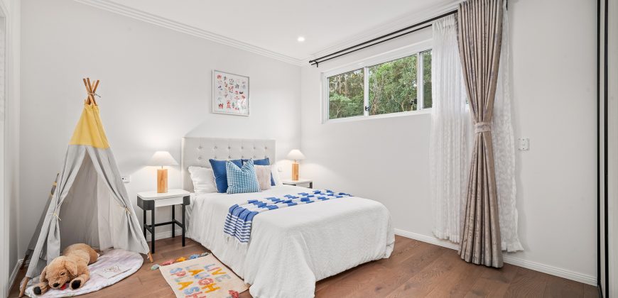 Modern North Facing Duplex, Double Brick & Concrete Slabs, Expansive Tri Level Design