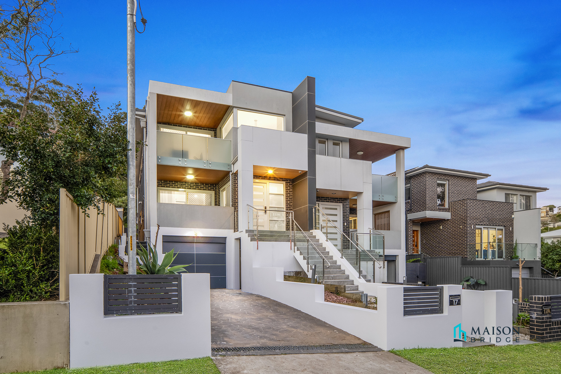 Modern North Facing Duplex, Double Brick & Concrete Slabs, Expansive Tri Level Design