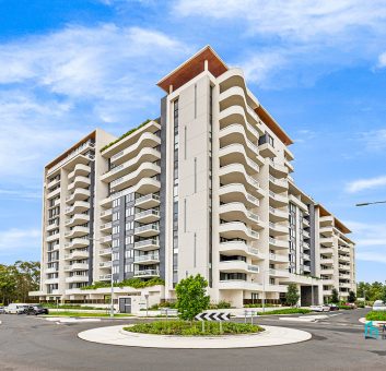 Stylish Two-Bedroom with Panoramic Green Lush & CBD Views