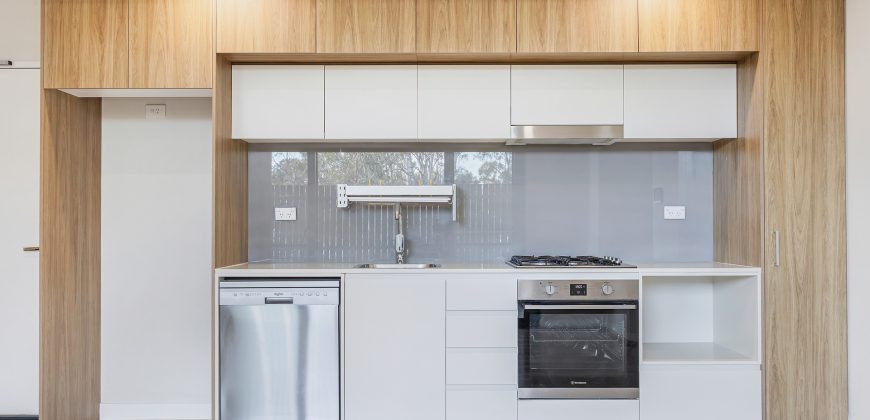 Contemporary 1 Bedroom+Study Apartment with Spacious Courtyard & High Rental Return