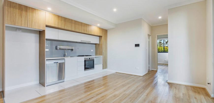 Contemporary 1 Bedroom+Study Apartment with Spacious Courtyard & High Rental Return