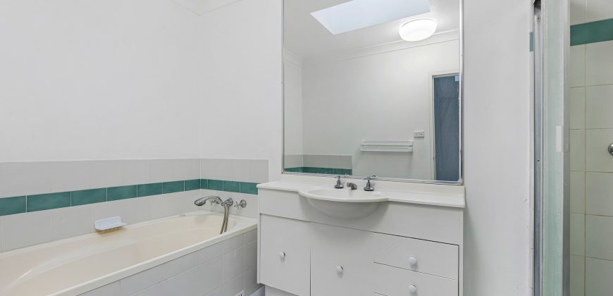 Spacious 3-Bedroom Townhouse in Prime Dundas Location