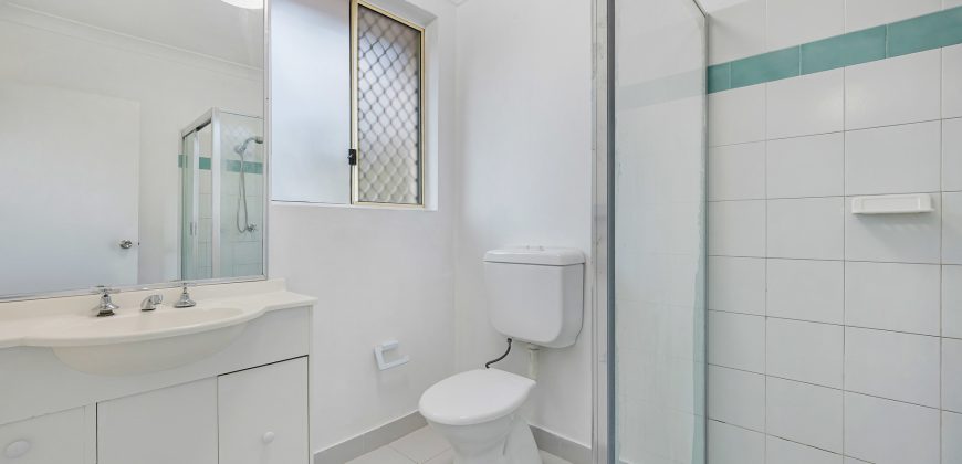 Spacious 3-Bedroom Townhouse in Prime Dundas Location