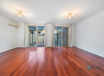 Spacious 3-Bedroom Townhouse in Prime Dundas Location