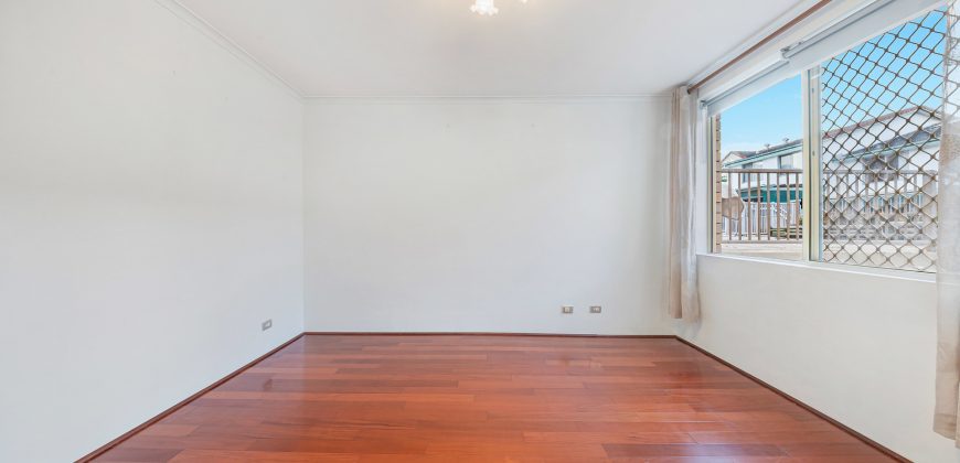 Spacious 3-Bedroom Townhouse in Prime Dundas Location