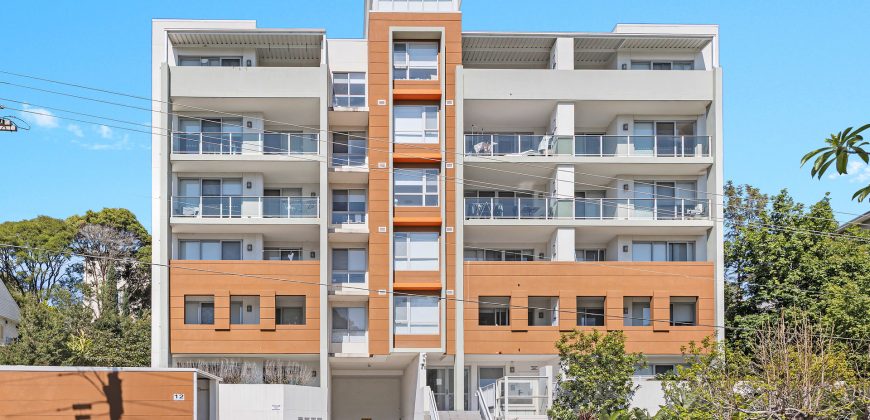 Modern 2-Bedroom Apartment with Prime Carlingford Convenience