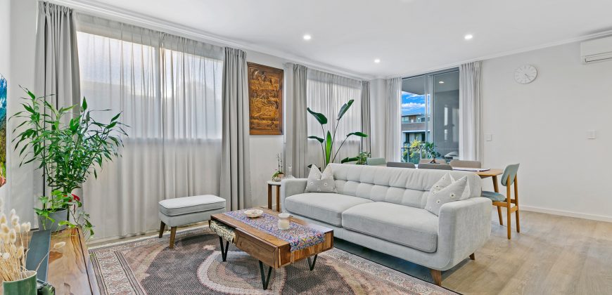 Immaculate Modern Apartment, Great Natural Light and Lift Access